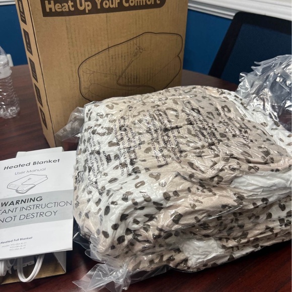 Leopard Print Heated Blanket - Picture 2 of 2